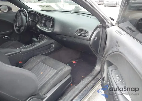 2018 Dodge Challenger Sxt z USA, uszkodzony, nr VIN 2C3CDZAG0JH236053